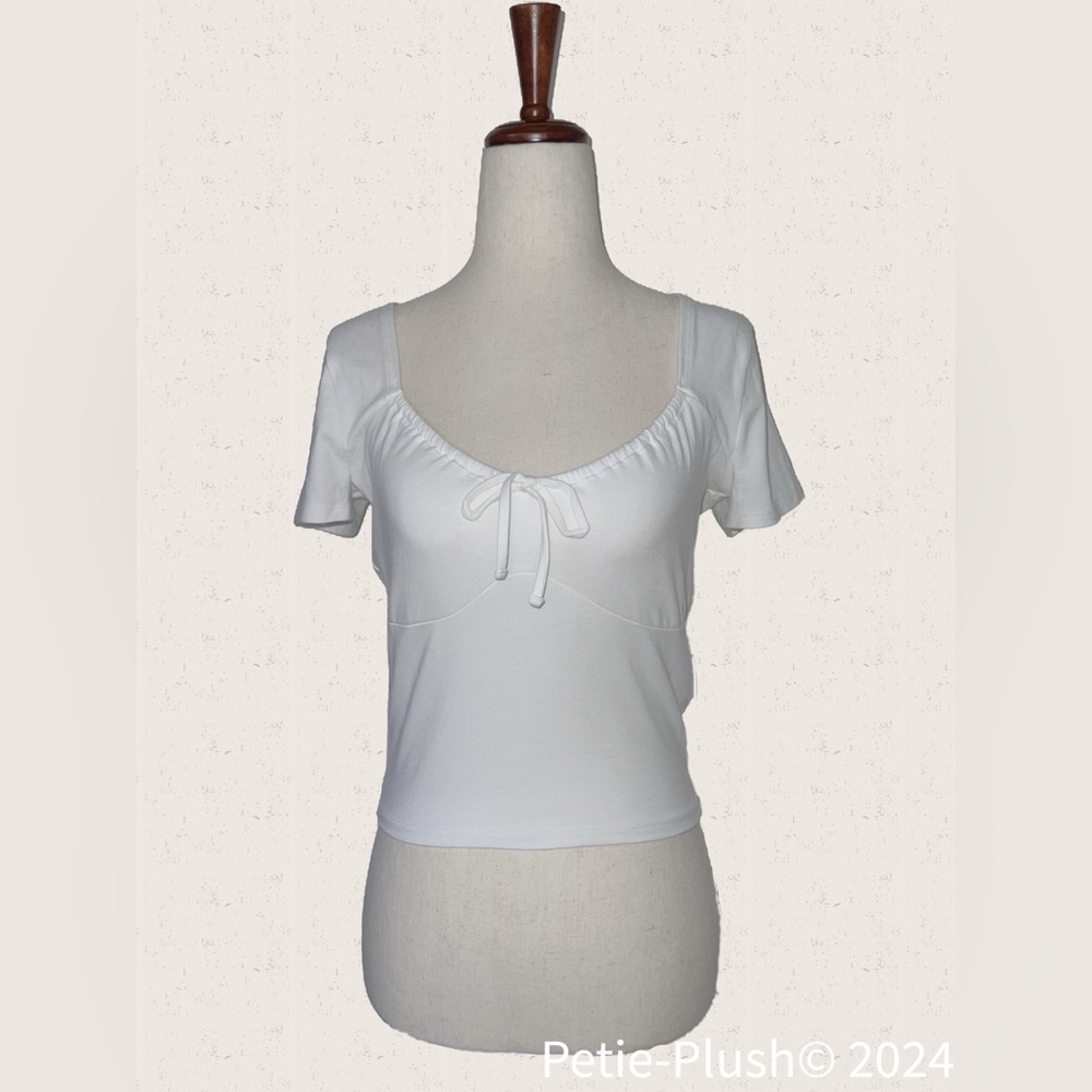 Hollister -NWT- Front Tied Sweetheart Baby Tee -Indispensable Collection -Medium